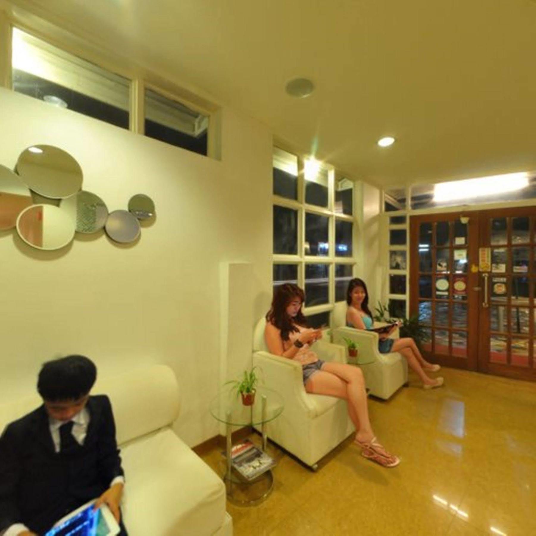 プエルト・プリンセサ ハウス オブ ビッグ ブラザー Bed & Breakfast エクステリア 写真